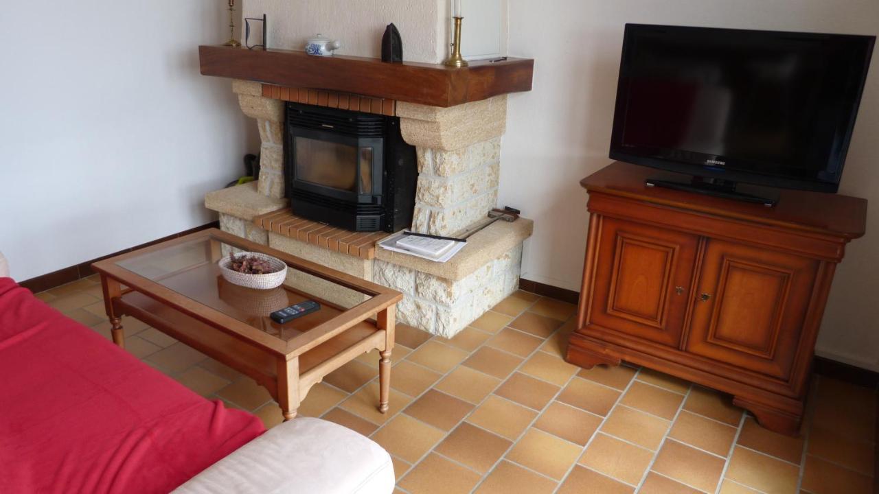 Maison De Vacances Pour 6 Personnes Avec Piscine Lainsecq Εξωτερικό φωτογραφία
