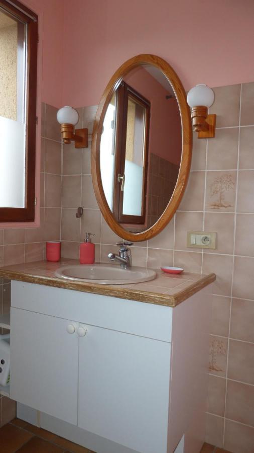 Maison De Vacances Pour 6 Personnes Avec Piscine Lainsecq Εξωτερικό φωτογραφία