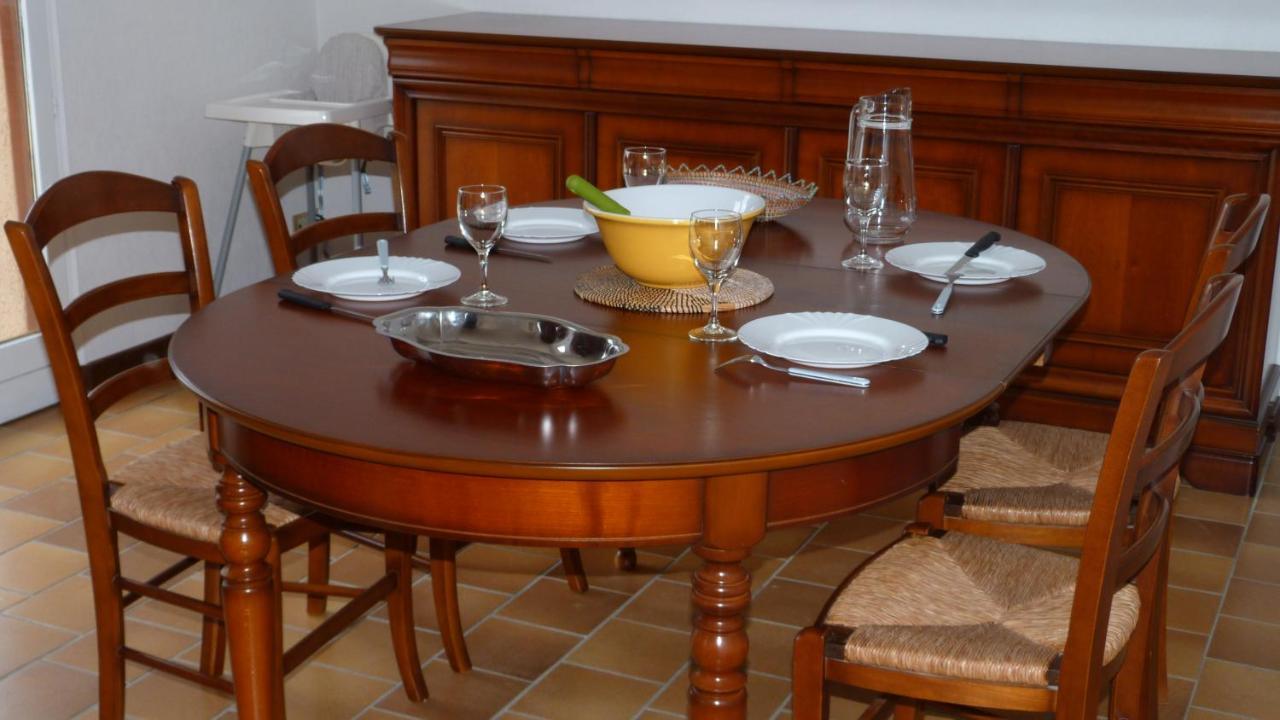 Maison De Vacances Pour 6 Personnes Avec Piscine Lainsecq Εξωτερικό φωτογραφία