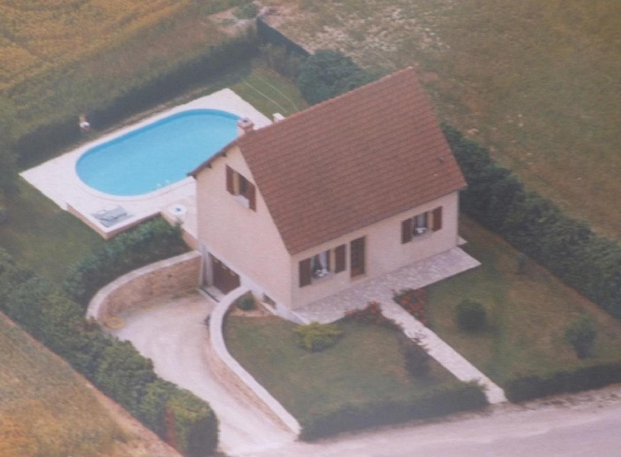 Maison De Vacances Pour 6 Personnes Avec Piscine Lainsecq Εξωτερικό φωτογραφία