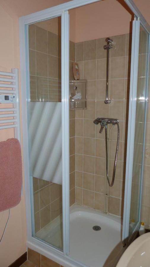 Maison De Vacances Pour 6 Personnes Avec Piscine Lainsecq Εξωτερικό φωτογραφία