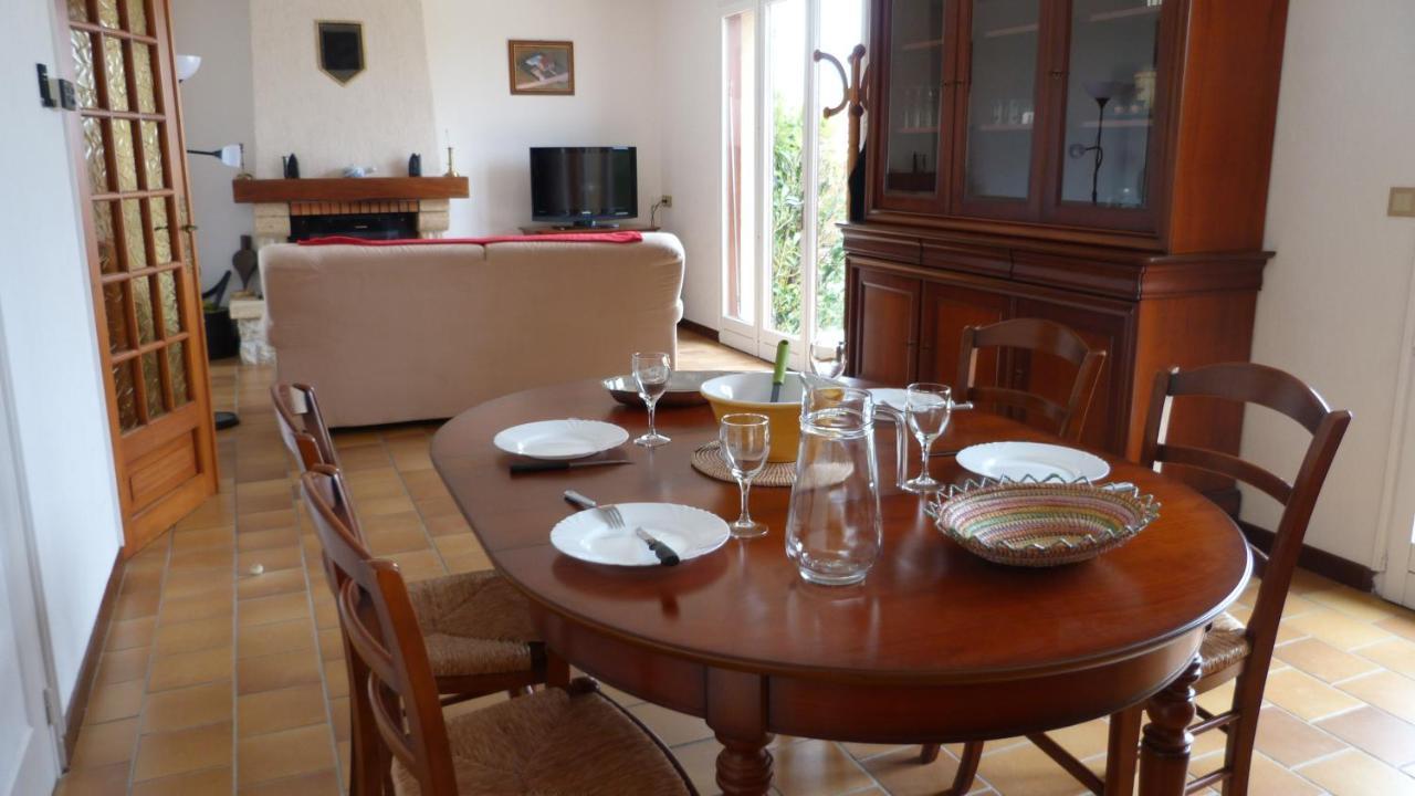 Maison De Vacances Pour 6 Personnes Avec Piscine Lainsecq Εξωτερικό φωτογραφία